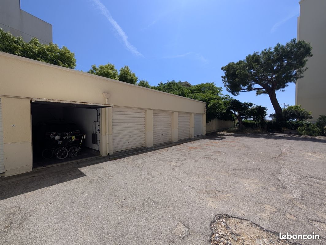 Parking/box Marseille · 200 €/mois
