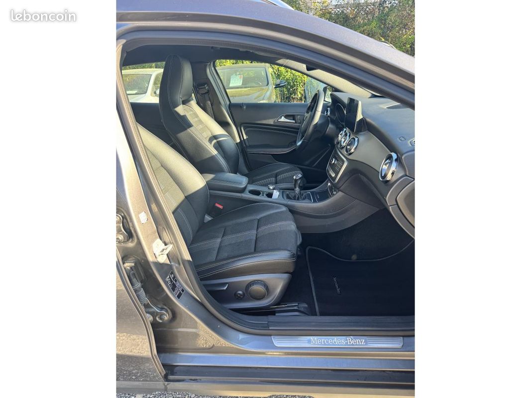 MERCEDES CLASSE GLA 180 Sensation 122ch phase 2 (image 14)