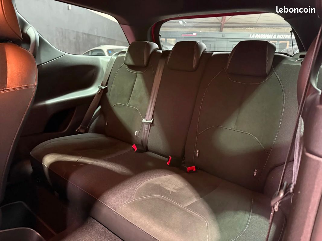 DS DS 3 1.2 110 cv Sport Chic / BOITE AUTOMATIQUE / DISTRIBUTION OK / SIÈGES CHAUFFANTS / BLUETOOTH (image 19)
