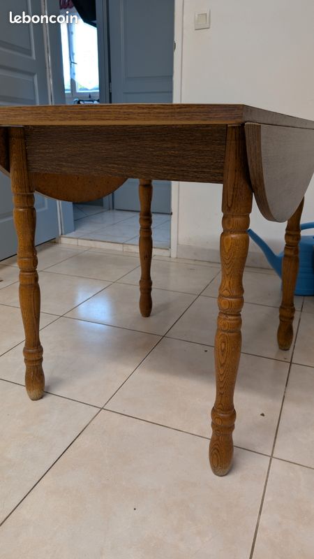 Table et deux chaises (image 7)