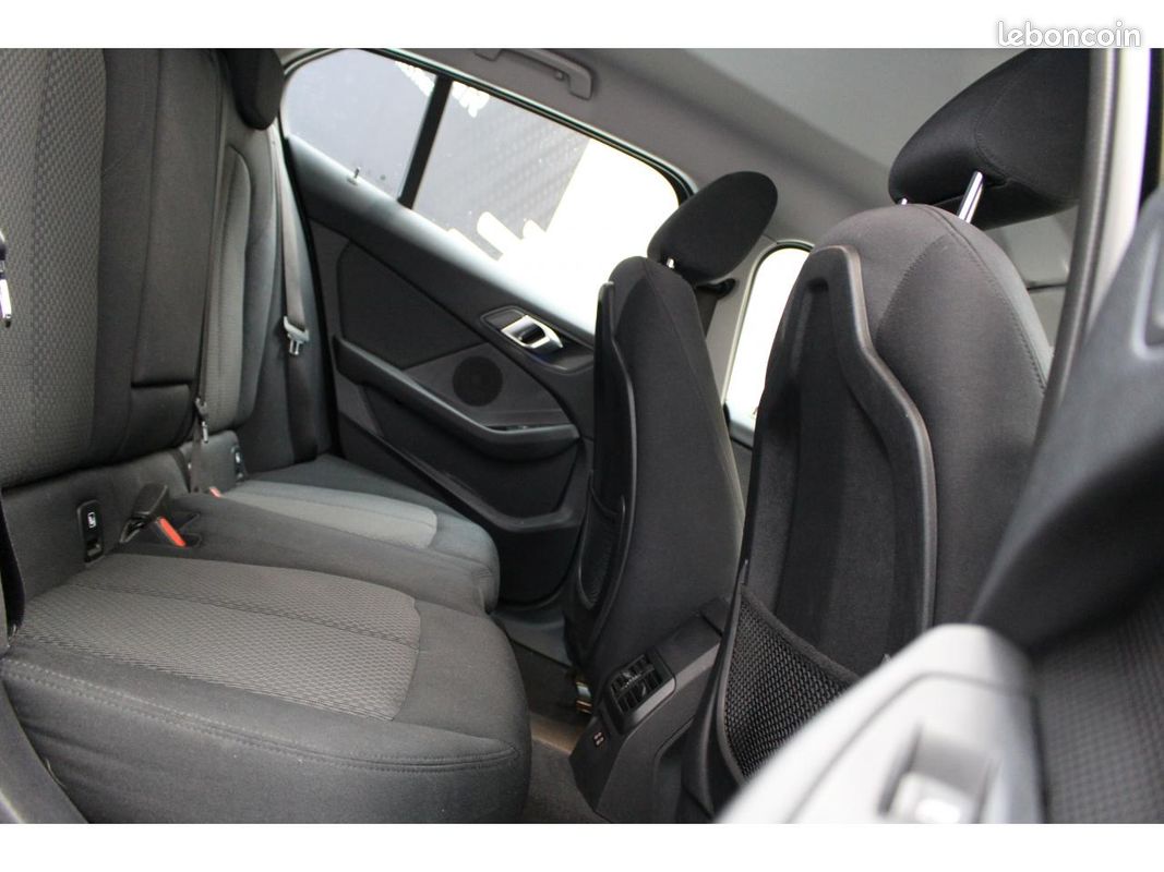 BMW SERIE 1 118d - BVA BERLINE F40 Lounge (image 32)