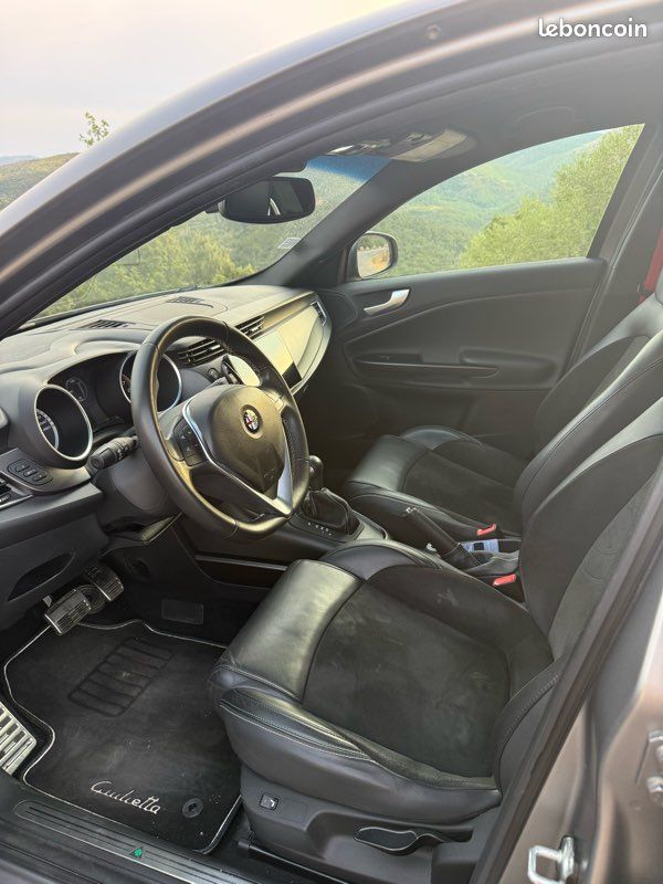 Alfa Romeo Giulietta QV Launch Edition (image 14)