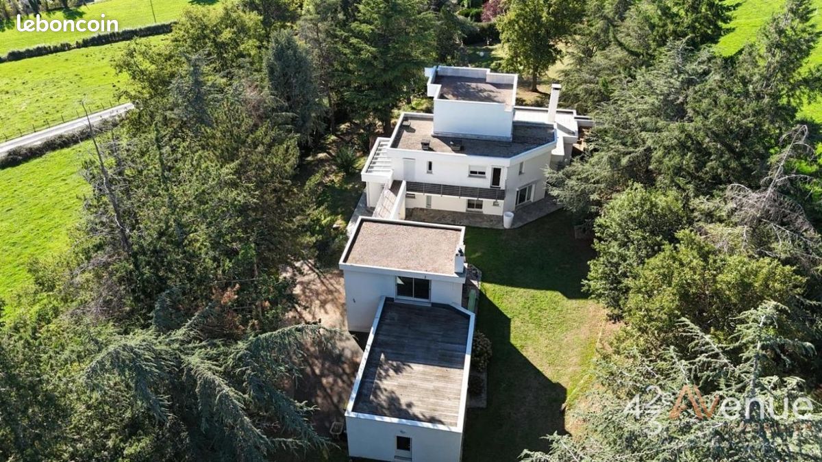 Maison 7 pièces 260 m² · à Aveizieux · 260 m² · 598 000 €
