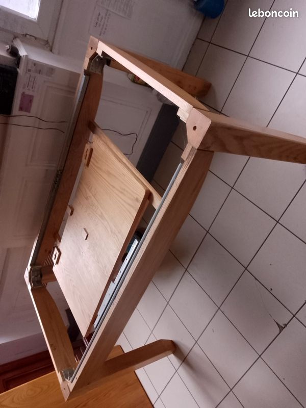 Vente grande table pour 6 personnes avec rallonge chêne massif bois de qualité plus 4 chaises état excellent bien entretenu (image 4)