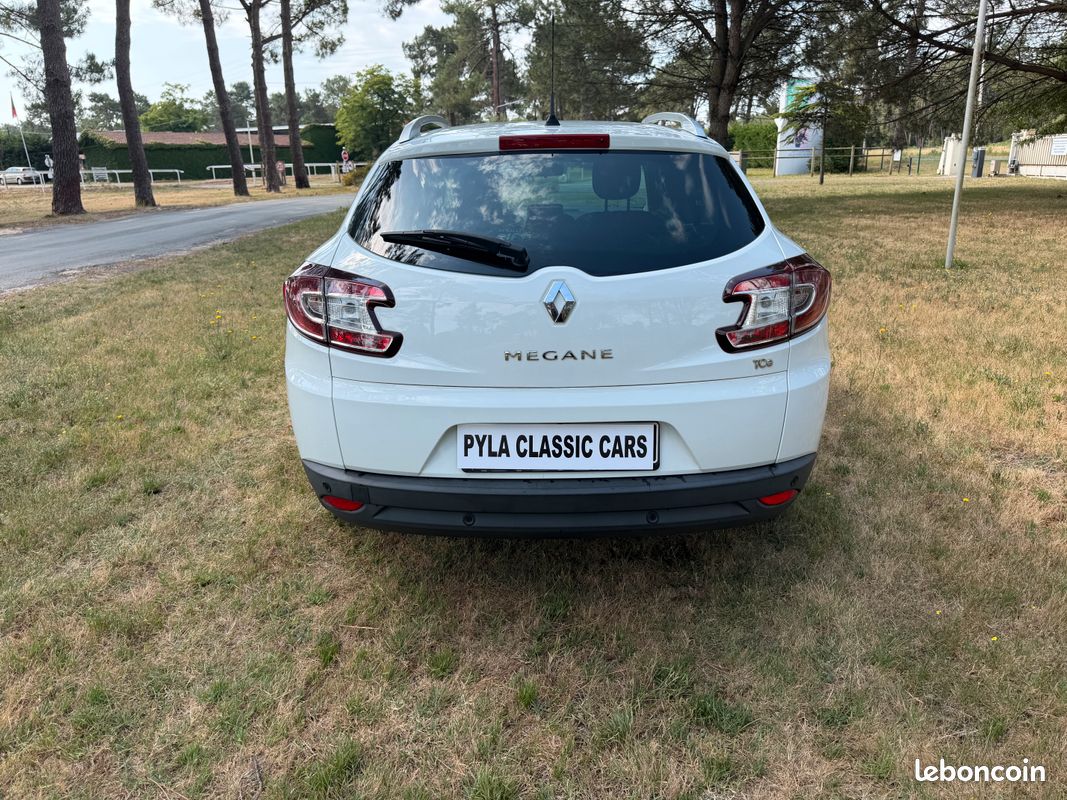 Renault Megane 1L2 TCe 115 Ch en version Limited très très bel état. Chaine distribution neuve sur facture. Un vrai plaisir à conduire. Ct Parfait (image 6)