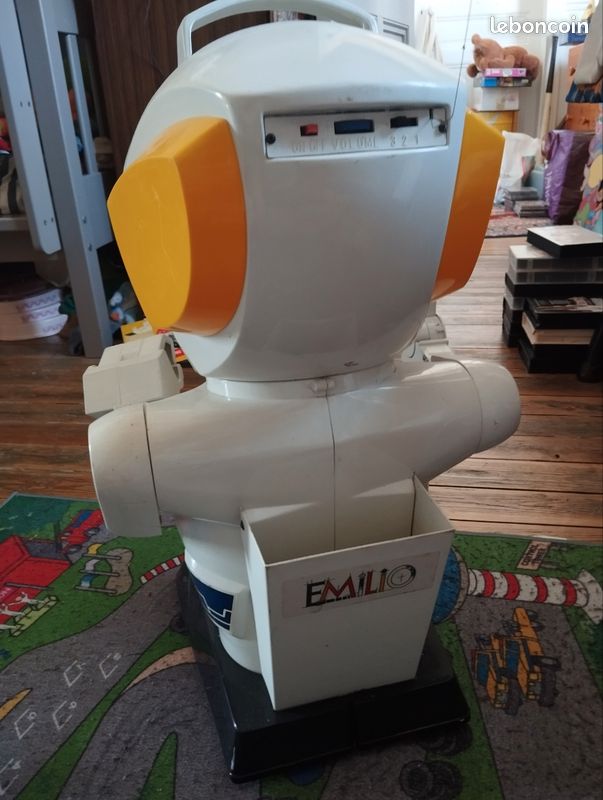 Robot majordome Emilio Bandai 90s — Prêt à servir (ou presque ) (image 6)