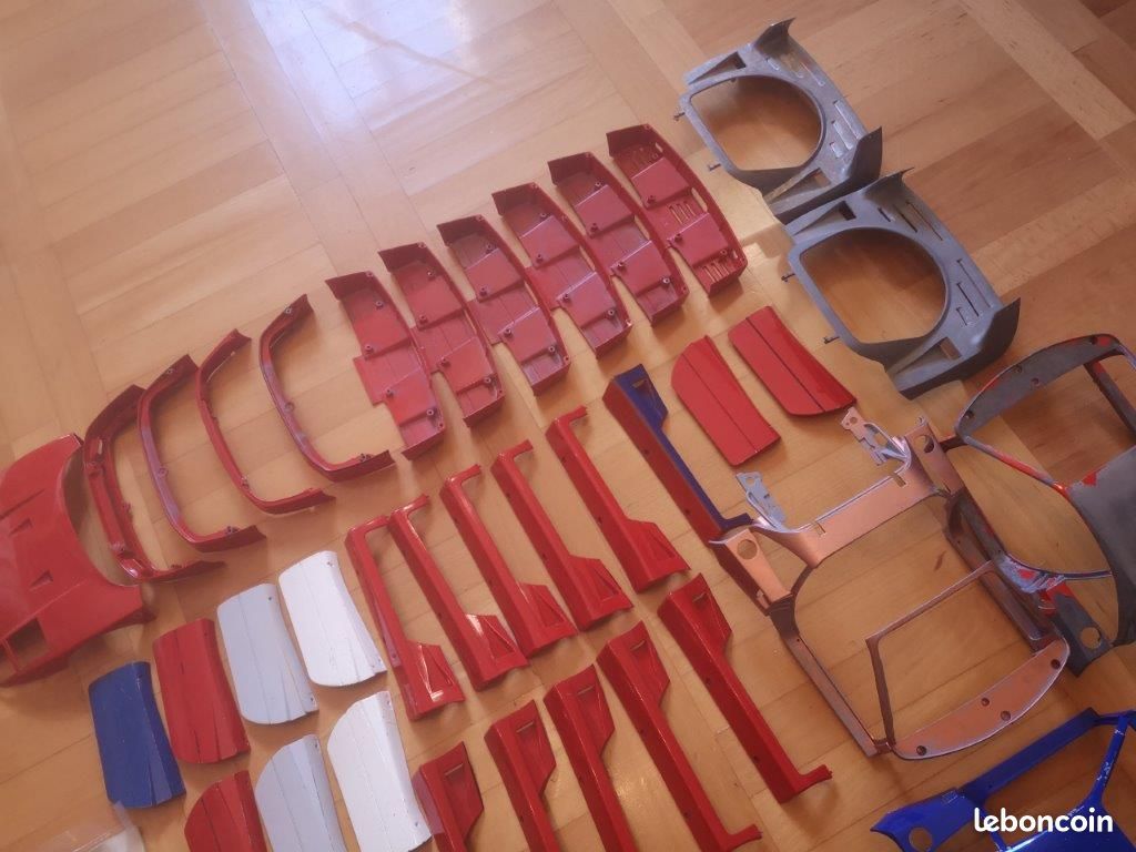 Pièces métalliques F40 et Testarossa Pocher 1/8 différentes (image 18)