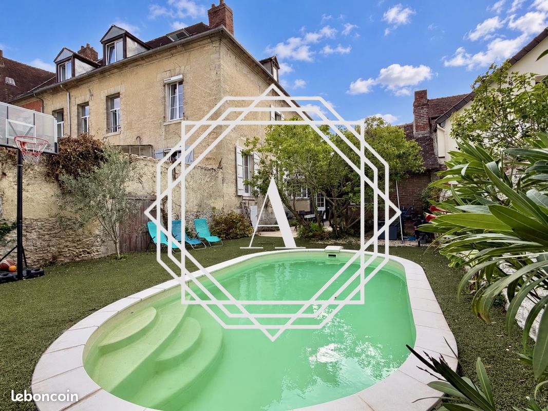 Maison 7 pièces 205 m² · à Sainte-Geneviève · 205 m² · 333 000 €