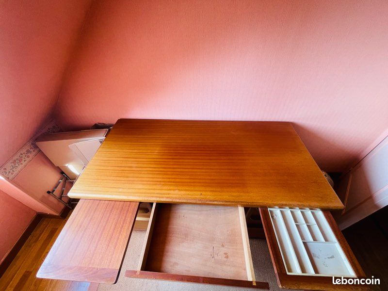 Bureau (image 2)