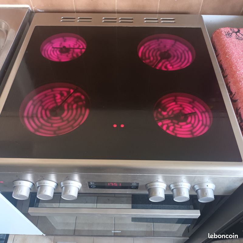 Cuisinière vitrocéramique BEKO FSE67300XCS (image 3)