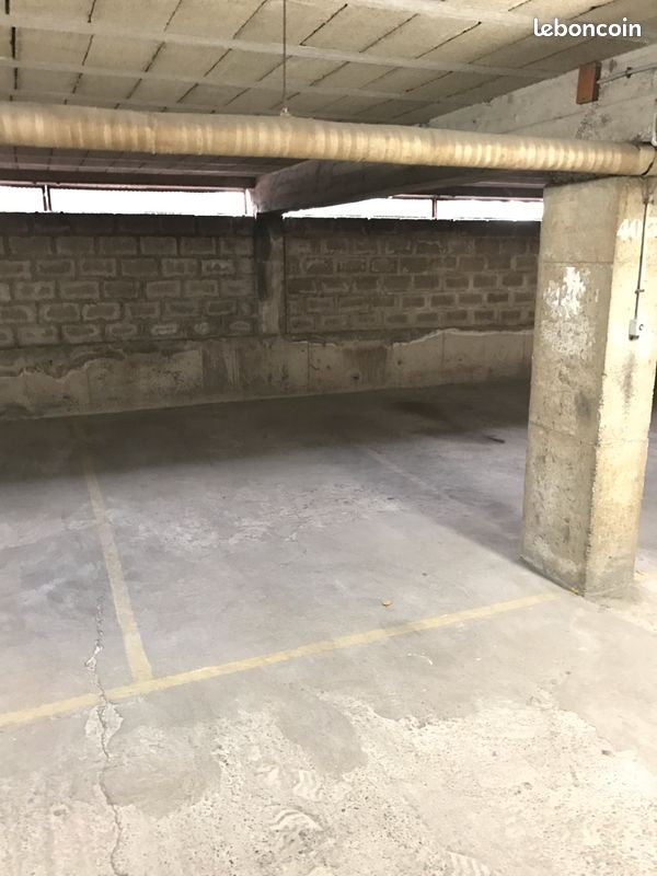 Parking · à Lille · 85 €