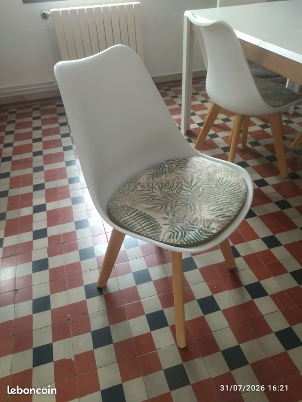 Table et chaises (image 3)