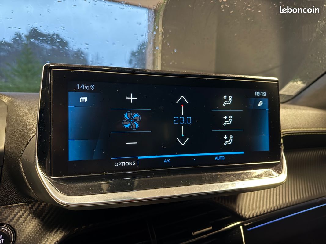 PEUGEOT 2008 BlueHDi 130 SS EAT8 GT Pack / Entretien complet (image 37)