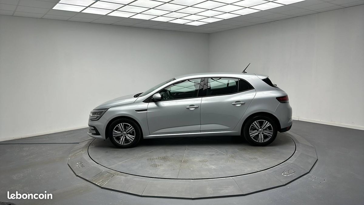 Renault megane iv berline blue dci 115 evolution (image 8)