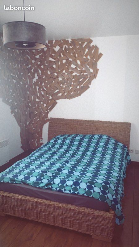 Lit en bois (image 1)