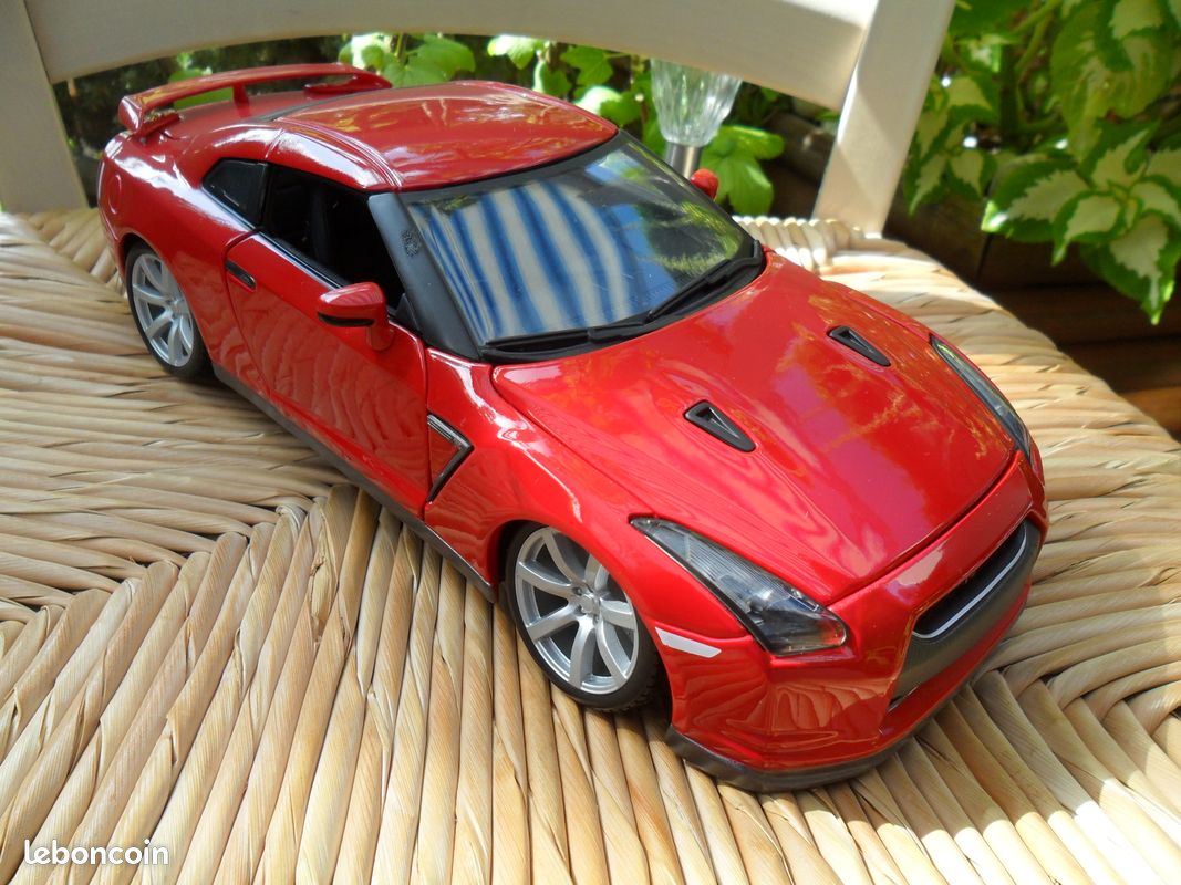 Voiture Miniature 1/18 Nissan GT-R 2008 (image 4)