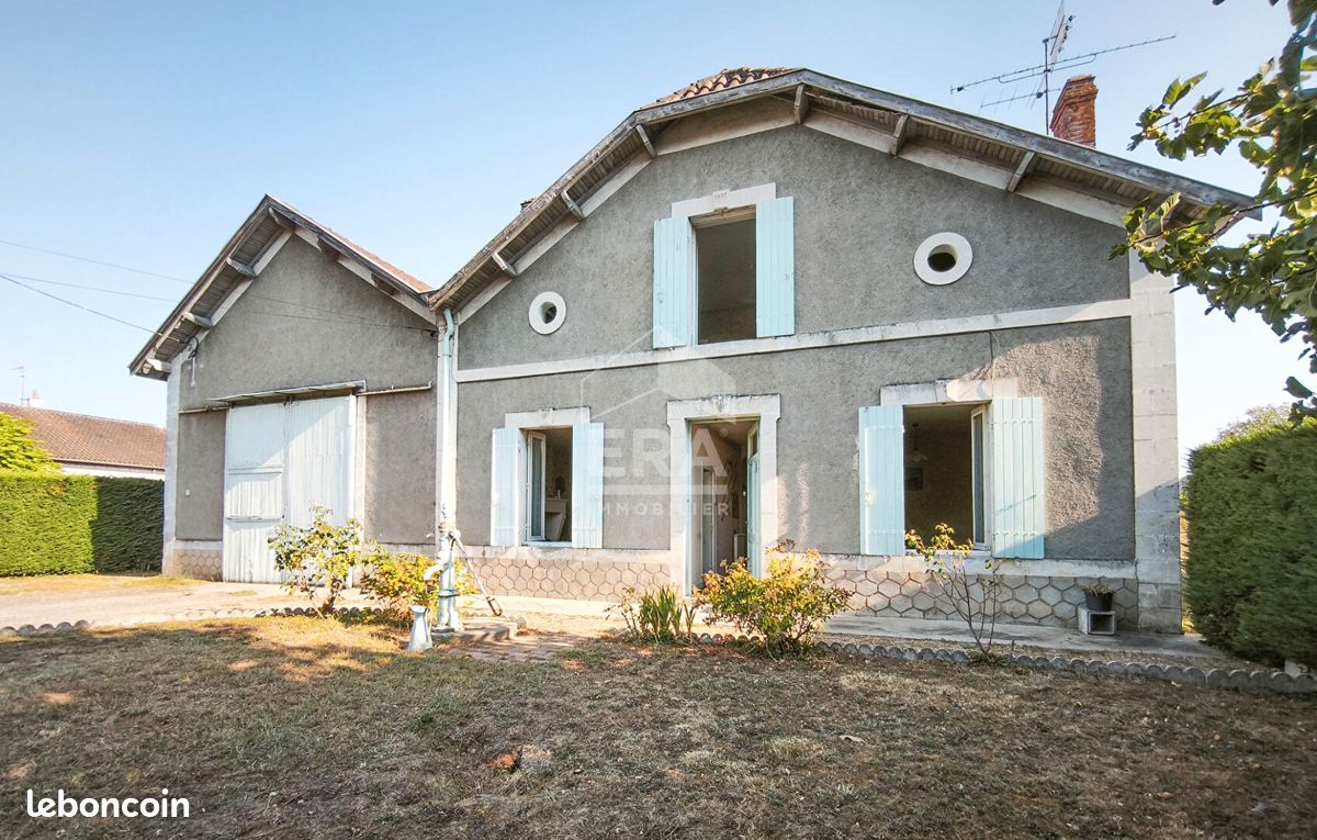 Maison 9 pièces 286 m² · à Saint-Antoine-de-Breuilh · 286 m² · 160 000 €