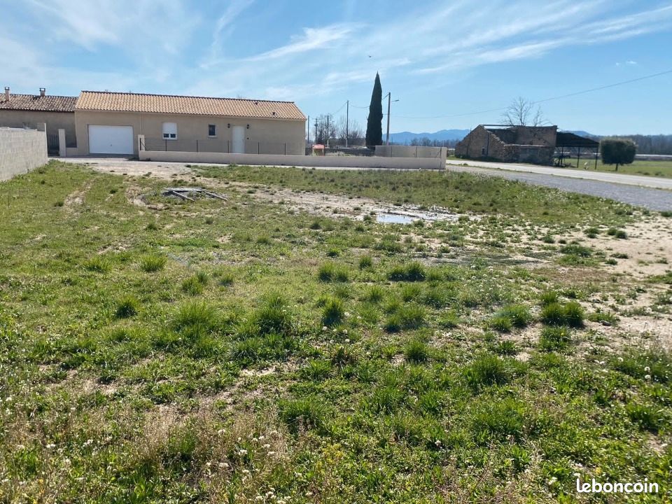 Terrain 750 m² · aux Mées · 81 000 €