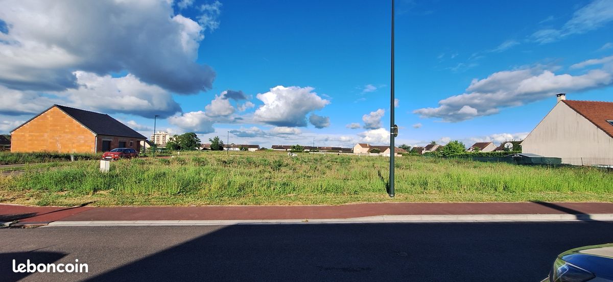Terrain 683 m² · à Paron · 683 m² · 99 000 €
