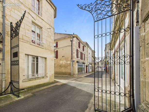 https://img.leboncoin.fr/api/v1/lbcpb1/images/70/27/1c/70271c0bbb545a701c08d5d3873ed067680b9b40.jpg?rule=ad-image