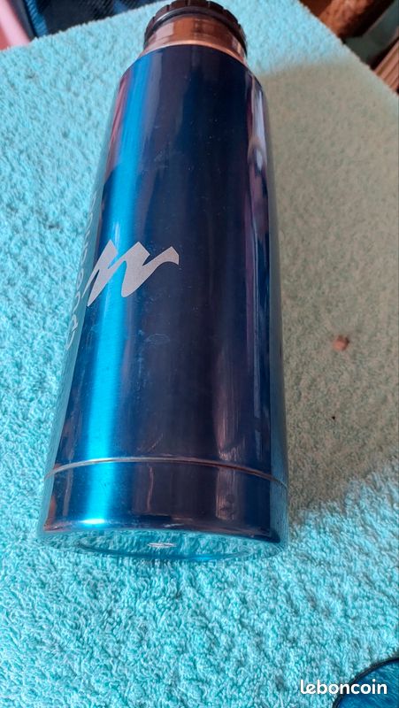Bouteille isotherme inox 1L (image 4)