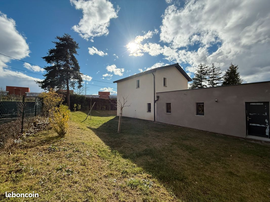 Maison 6 pièces 135 m² · à Tassin-la-Demi-Lune · 135 m² · 3 000 €/mois