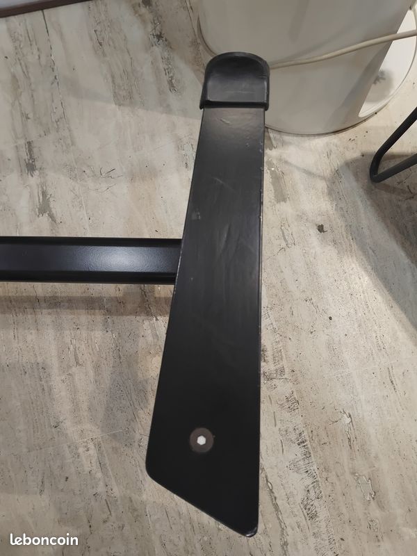 Chaise longue LC4 Le Corbusier en cuir noir (image 17)