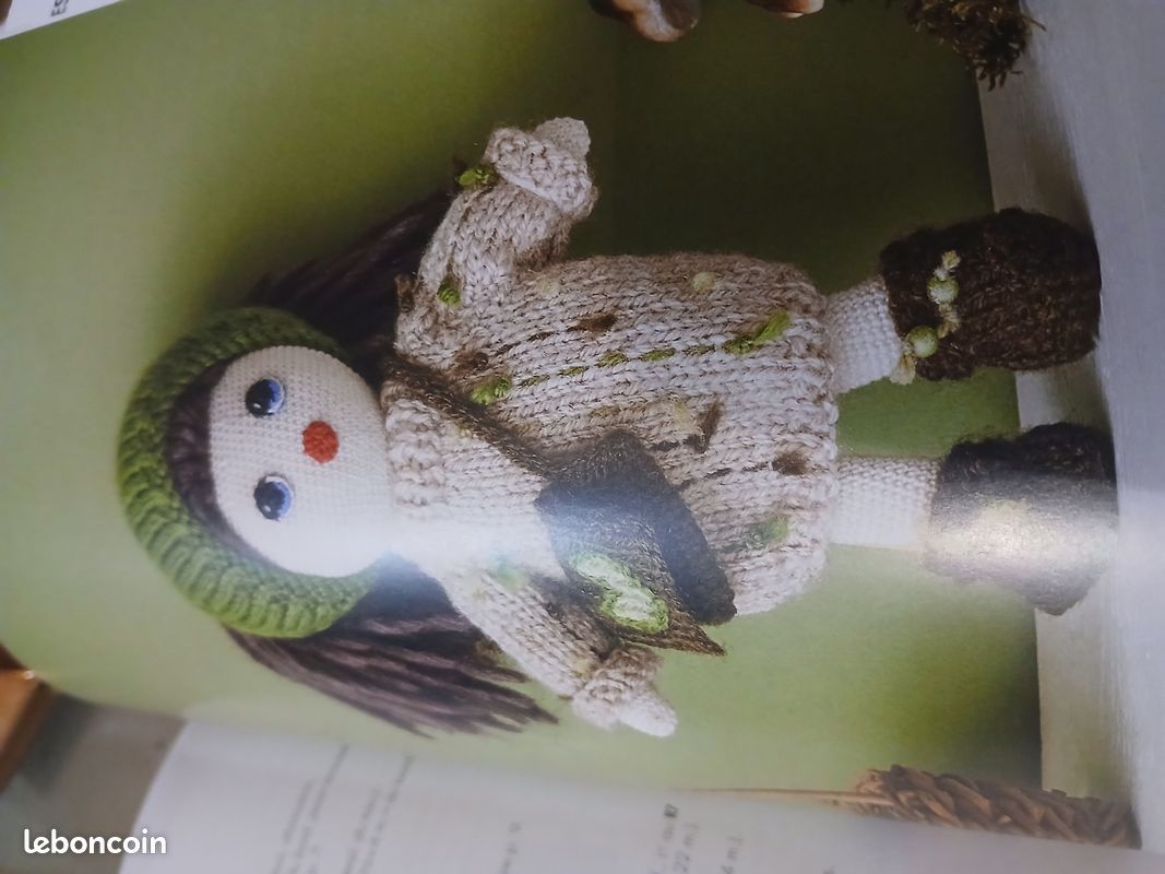Livre crochet et couture "poupée Cerise et ses 12 panoplies"Neuf (image 15)