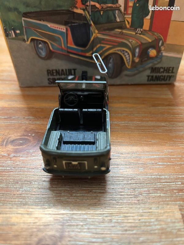 RENAULT 4L SINPAR 4X4 Tanguy et Laverdure Dinky Toys EUR 70,00
