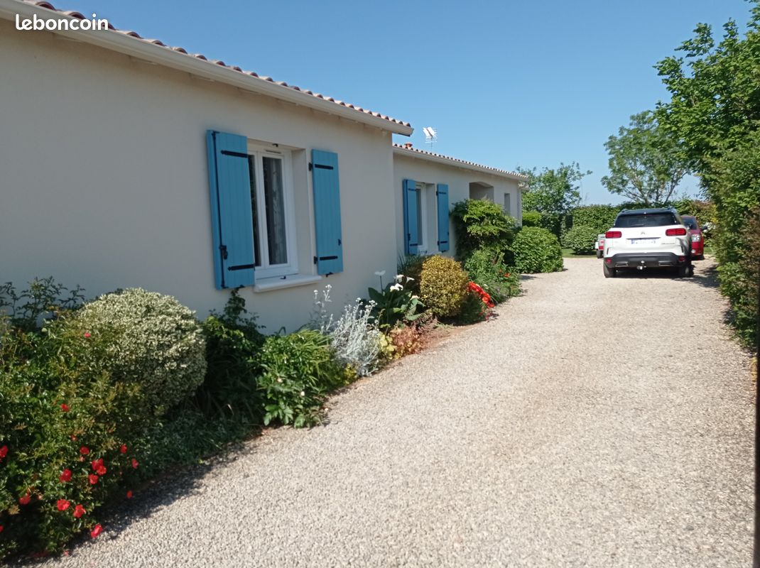Maison 5 pièces 148 m² · à Saint-Hilaire-la-Palud · 148 m² · 330 000 €