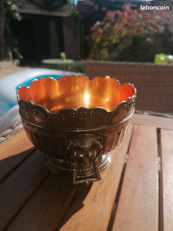 Coupe en métal doré (image 1)