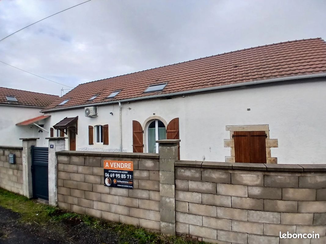 Maison 6 pièces 228 m² · à Cercy-la-Tour · 228 m² · 157 000 €