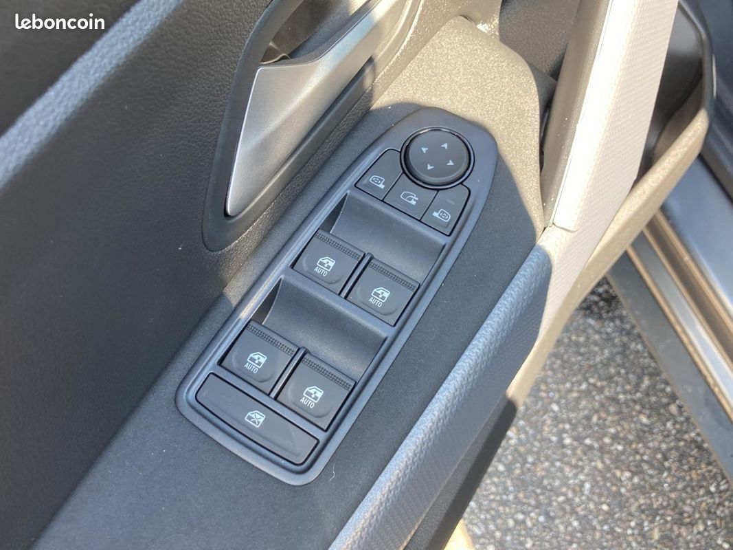 DACIA DUSTER 1.2 mild hybrid 140 journey (image 14)