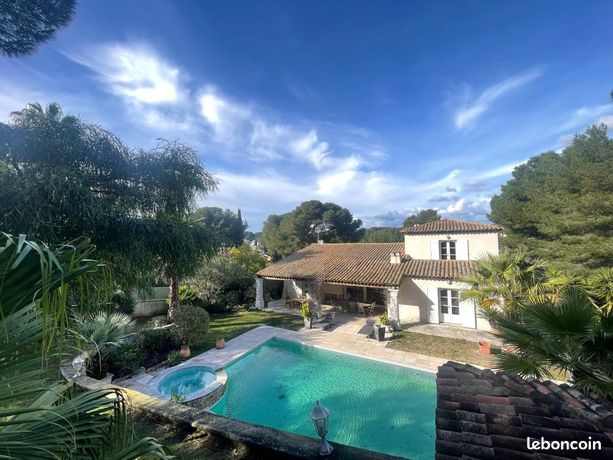 Villa 9 pièces 333 m²