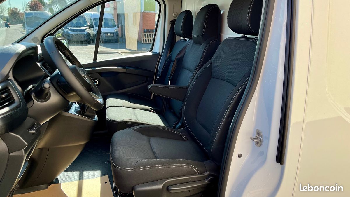 30 990 HT / NISSAN PRIMASTAR fourgon l2h1 2.0 dci 170 cv BVA9 TEKNA BLANC neuf / tva recuperable / IDENTIQUE RENAULT TRAFIC (image 7)