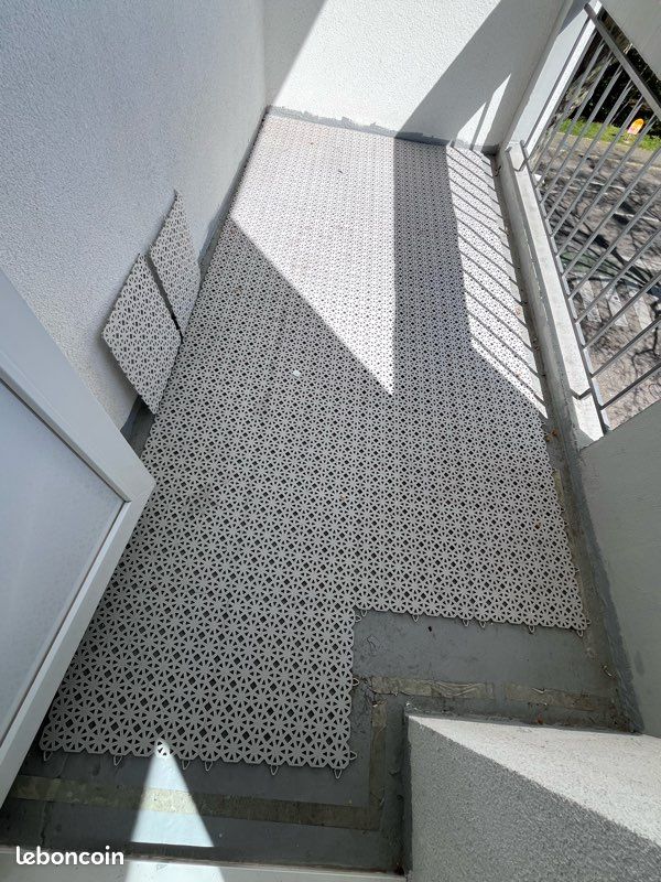 Dalles clipsables 35 pour balcon / terrasse – bon état (image 1)