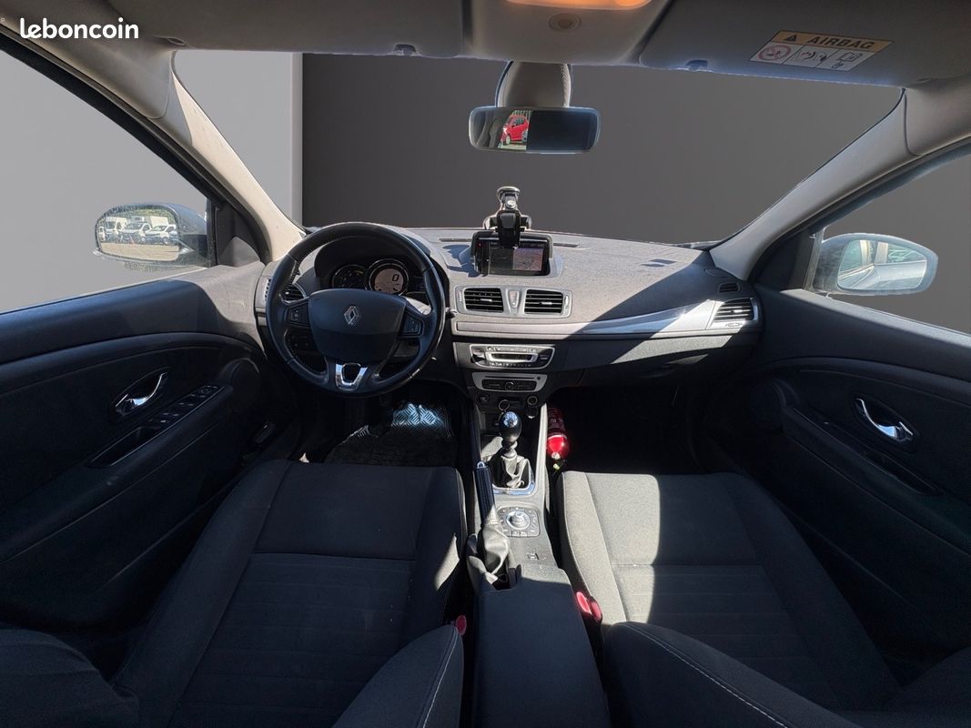 RENAULT MEGANE III BERLINE dCi 110 FAP Energy eco2 Limited (image 2)