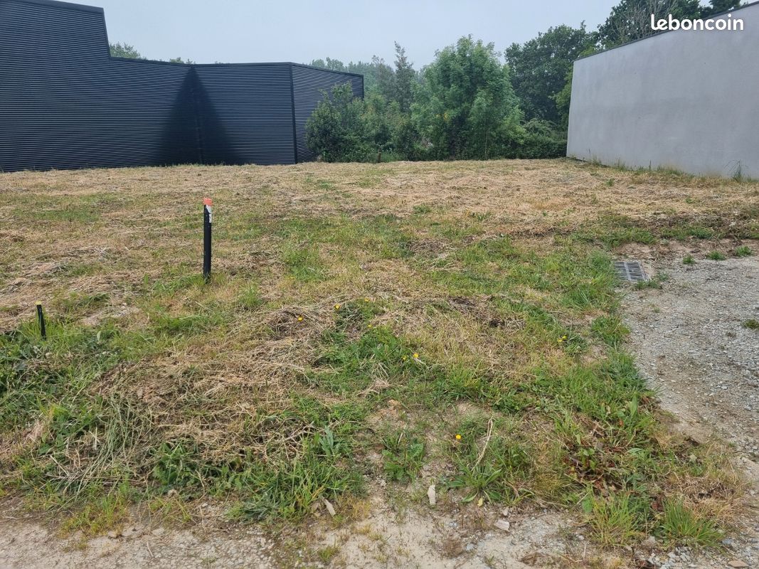 Terrain viabilisé pret à construire · à Surzur · 136 668 €