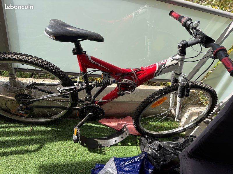 Velo VTT Rockrider rouge édition exclusive (image 1)