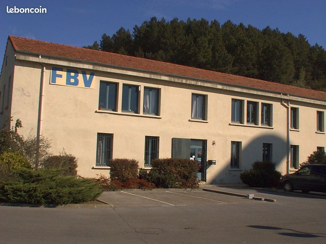 Local commercial 9 pièces 200 m² · à Saint-Martin-de-Valgalgues · 200 m² · 139 000 €