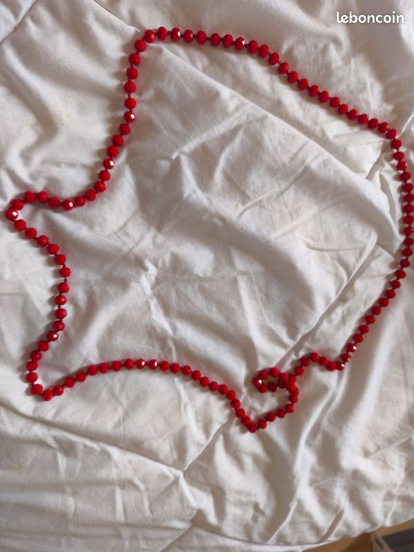 Collier long rouge perles à facettes (image 1)