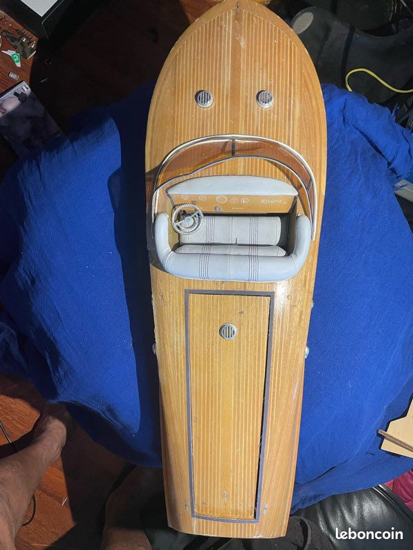 Bateau Maquette Riva En Bois – 81 Cm – Fait Main – Présentoir Inclus