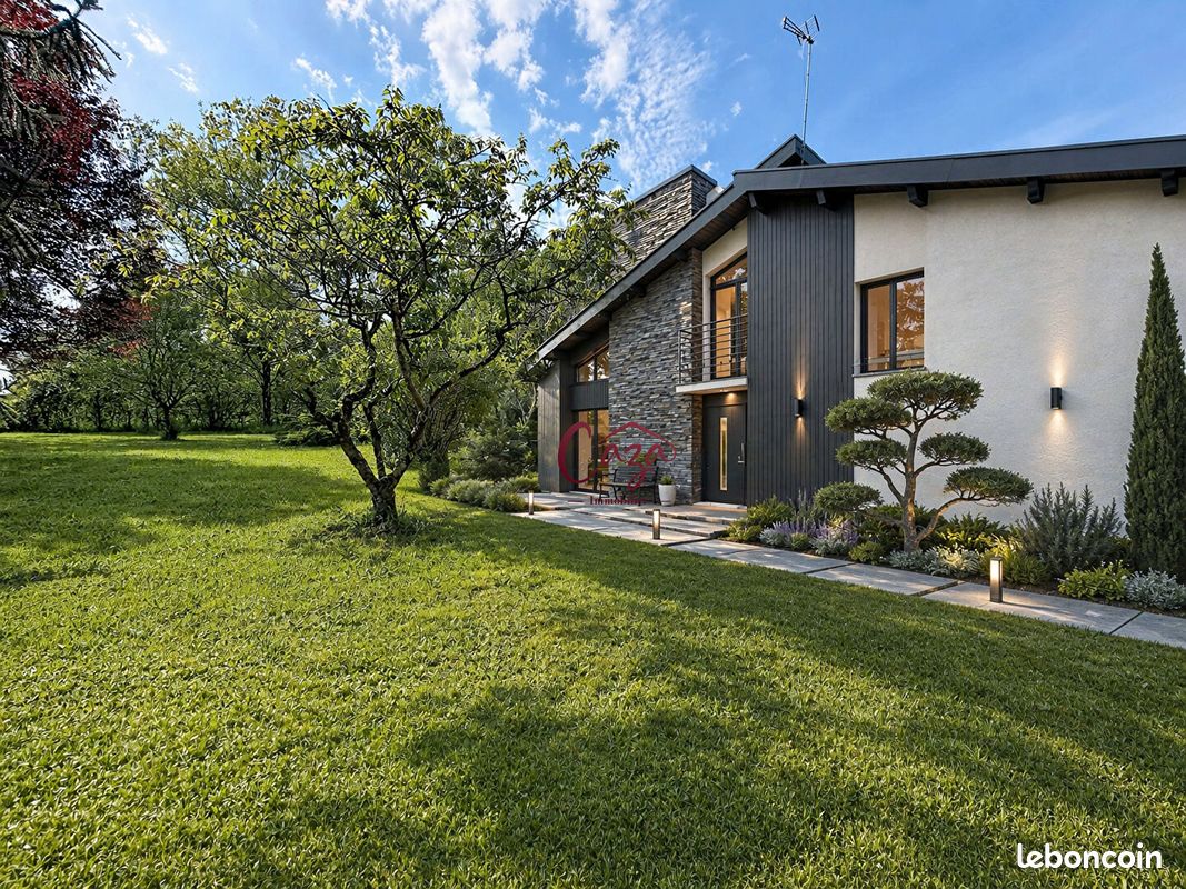 Maison 8 pièces 175 m² · à Fargues-Saint-Hilaire · 175 m² · 526 000 €