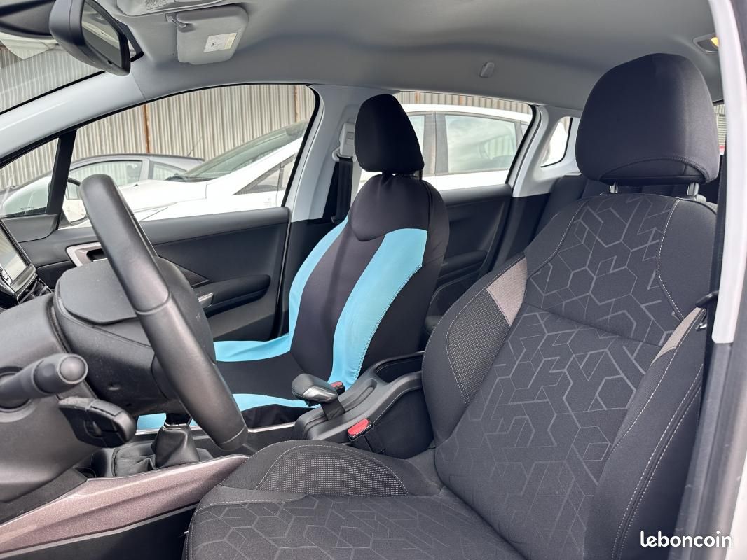 Peugeot 2008 1.2 82ch BVM5 Access (image 6)