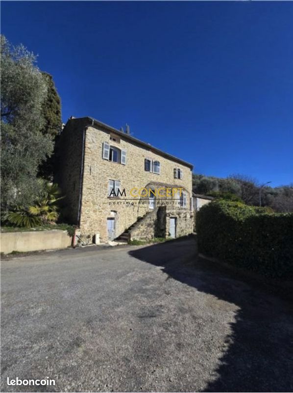 Appartement 4 pièces 100 m² · à Contes · 100 m² · 450 000 €