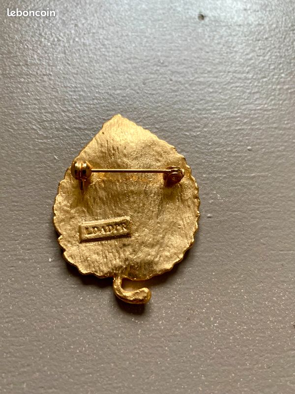 Broche Feuille vintage en métal doré LDADPR (image 2)