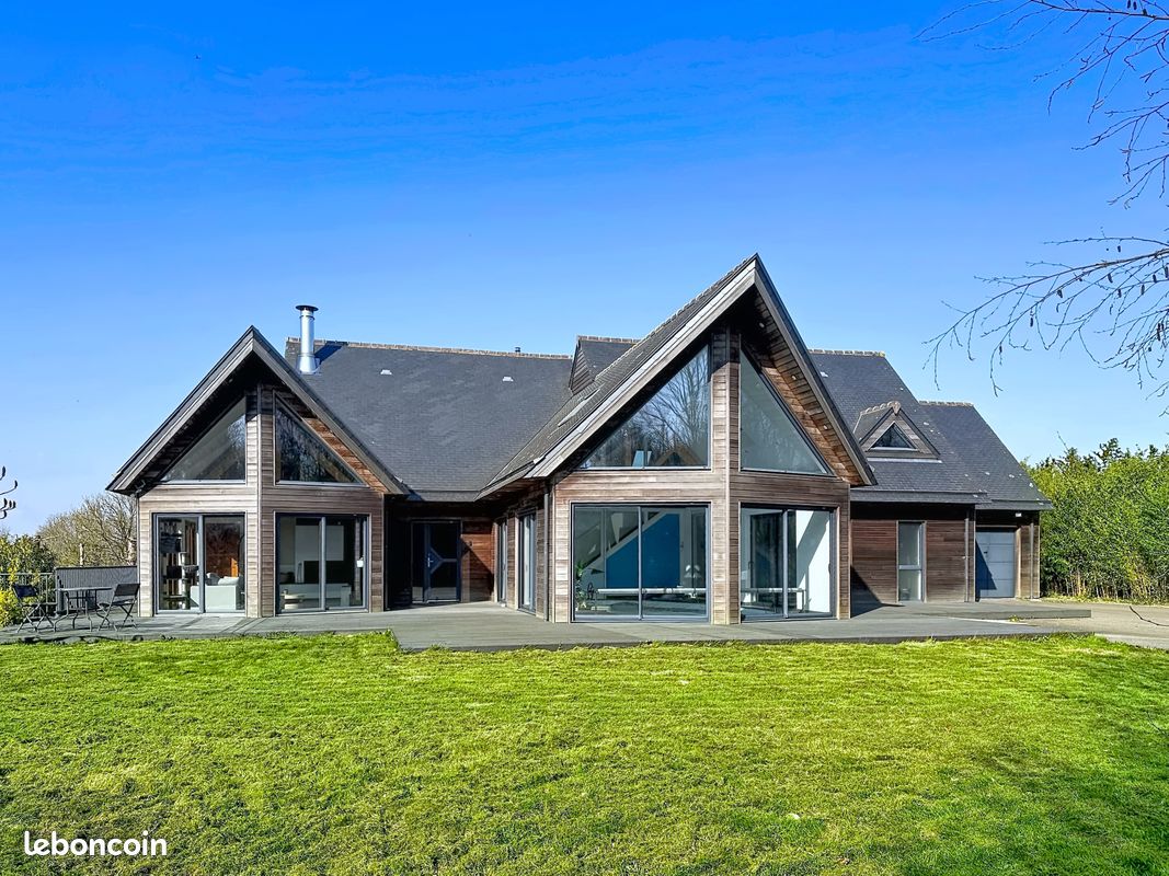 Maison 7 pièces 232 m² · à Condé-en-Normandie · 232 m² · 469 000 €