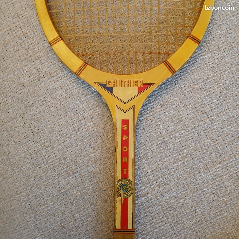 Raquette de tennis vintage en bois equipe gauthier avec croix de tension zéphyr
