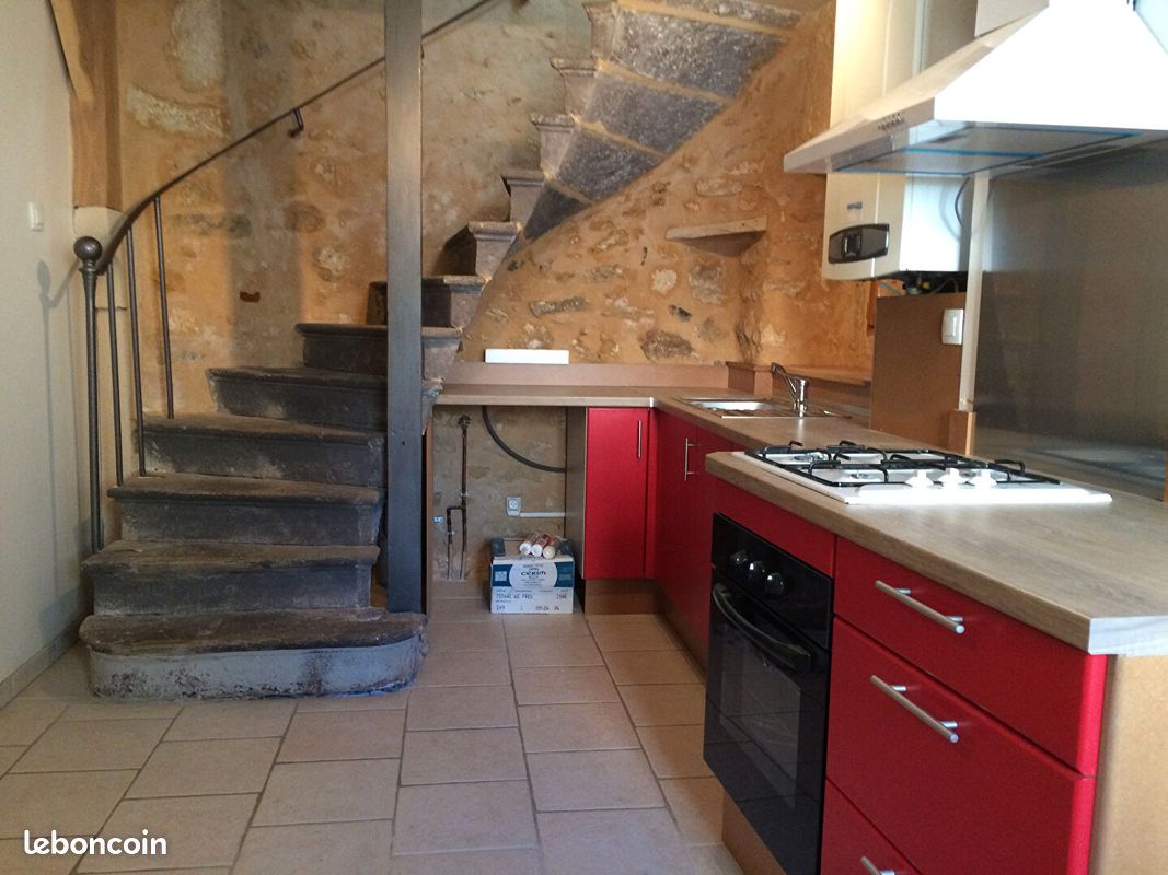 Maison 5 pièces 100 m² · à Vic-le-Comte · 100 m² · 720 €