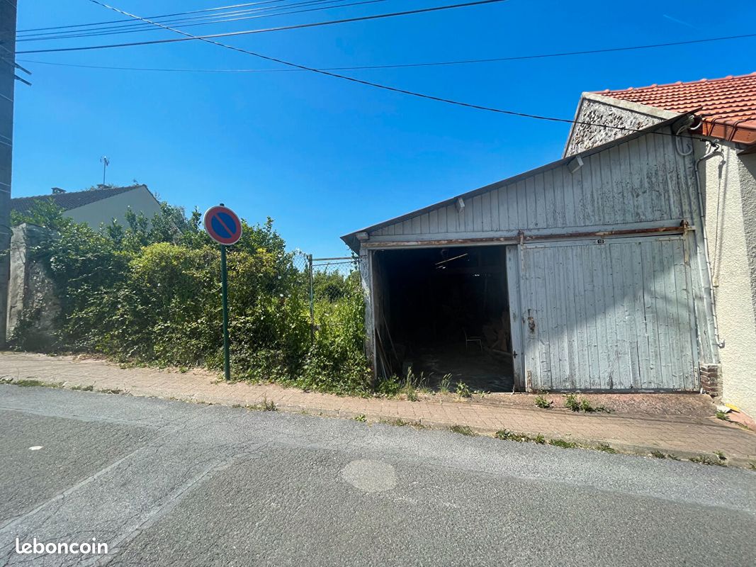 Parking 246 m² · à Nanteuil-lès-Meaux · 246 m² · 100 000 €